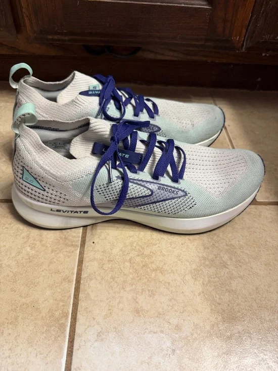 Brooks Women's Levitate Running Shoe - Mint and Purple Accents Sz 10 - Picture 6 of 9
